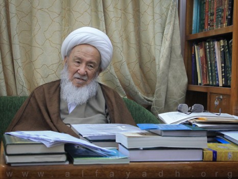 ayatollah-fayaz-at-his-desk
